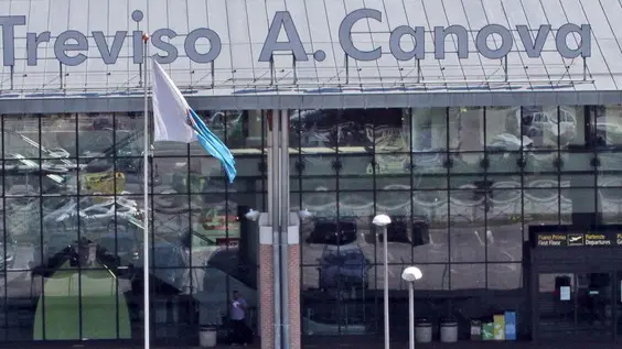 FERRAZZA TREVISO areoporto canova chiude per lavori pista agenzia fotografica fotofilm