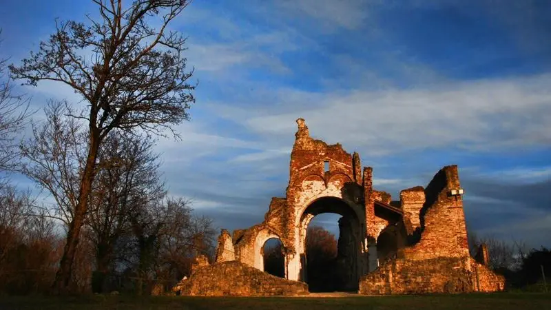 foto calendario - Agosto: abbazia di S.Eustachio a Nervesa (archiluca)