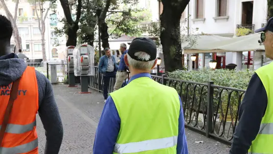 ZAGO AG.FOTOFILM TREVISO VIA ROMA INTERVISTE COMMERCIANTI E CONTROLLI FORZE DELLORDINE