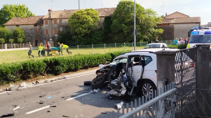La Seat Ateca coinvolta nel sinistro avvenuto oggi pomeriggio, martedì, lungo la provinciale di Ramera a Mareno di Piave
