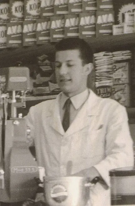 Cesare Bovolato nella sua prima bottega