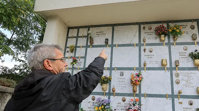 Agostini Sant'Eulalia cimitero loculi alti irraggiungibili
