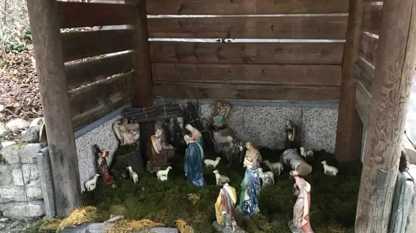 Le statuine del presepe che sono state rubate a Costa