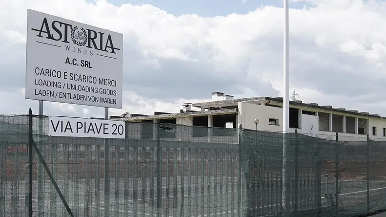 DePolo Crocetta cantiere Astoria Wines in via Piave, 20