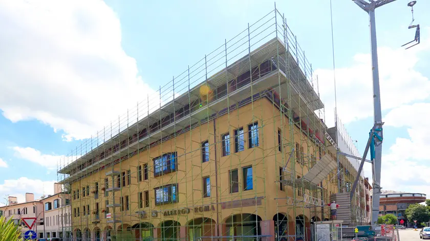 DeMarchi Castelfranco albergo Roma inizio lavori dopo l'incendio