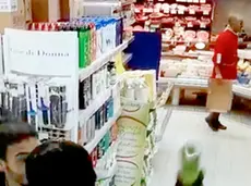 DeMarchi Castelfranco fermi immagini furti al supermercato Maxi