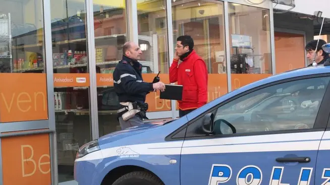 DE WOLANSKI PONZANO RAPINA AL SUPERMERCATO ''CONAD'' IN VIA DEI FANTI