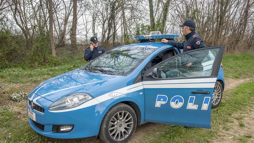 Ferrazza Formeniga polizia sul luogo ritrovamento cadavere ragazza uccisa