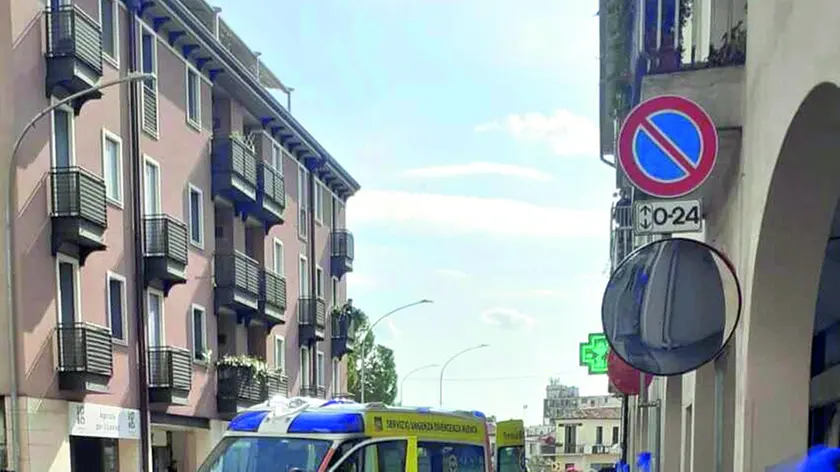 L’intervento dei soccorritori in via Cavallotti