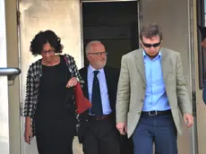 Il sindaco di VenezIa Giorgio Orsoni esce dall'aula bunker di Mestre, al termine dell'interrogatorio di garanzia a Mestre, 6 giugno 2014. ANSA/ANDREA MEROLA