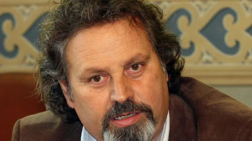 PASSERINI TREVISO VERBALE DI ACCORDO IN PREFETTURA ''SCONTO FAMIGLIE IN SITUAZIONE DI DISAGIO ECONOMICA'', IN FOTO PAOLINO BARBIERO CGIL AGENZIA FOTOGRAFICA FOTOFILM