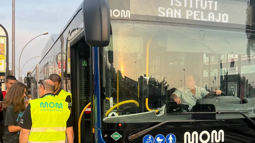 Steward alla partenza della navetta