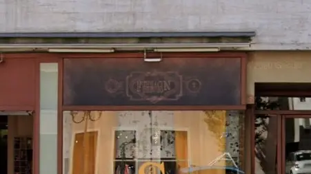 Il negozio Ferracin in viale Cadorna
