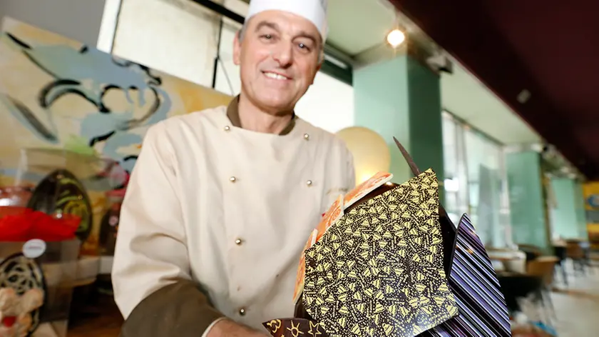 DeMarchi Castelfranco pasticceria Opera uova di Pasqua con scritto buon Natale titolare Alberico