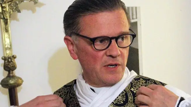 AGOSTINI PAESE DON FLORIANO MESSA PER PRIEBKE