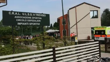 Due momenti della inaugurazione del restauro del Cral Ospedalieri ieri pomeriggio