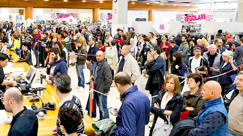 DeMarchi Fossalunga ressa centro commerciale Sira per liquidazione merce