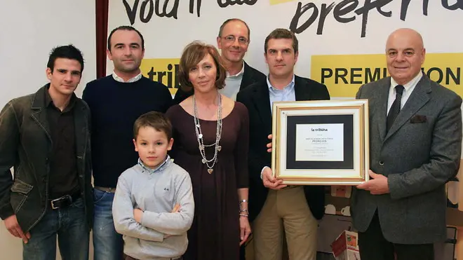 PUCCI TREVISO PREMIAZIONE DEL CONCORSO ''VOTA IL TUO BAR PREFERITO'',IN FOTO VINCITORI ''BAR PEDRO EIS'' agenzia fotografica fotofilm