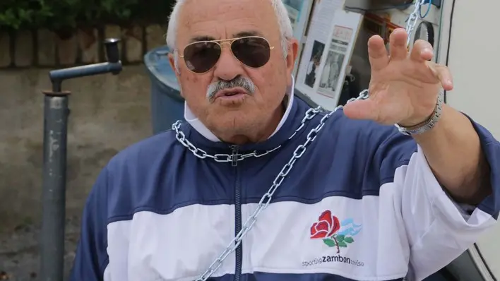 Poloni Treviso Bepi zambon si incatena davanti tennis club zambon