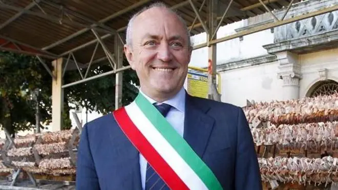 Ferrazza Pieve Di Soligo accensione spiedo gigante sindaco Ferrazza Pieve Di Soligo accensione spiedo gigante