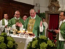 La cerimonia di insediamento di don Flavio Gobbo alla parrocchia di Spinea con il vescovo Gardin, nel 2014