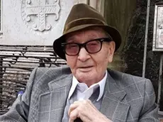 Italo Cuzziol a Chiampo, davanti alla tomba del Beato Fra' Claudio