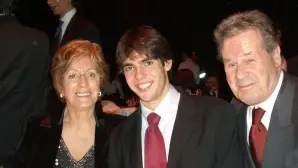 Gianni Nardi assieme alla moglie Maria Viezzer, di Soligo, e al fuoriclasse Kakà quando era nel Milan
