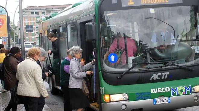 ZAGO TREVISO n¡1-n¡10 LINEE AUTOBUS ACTT IN STAZIONE