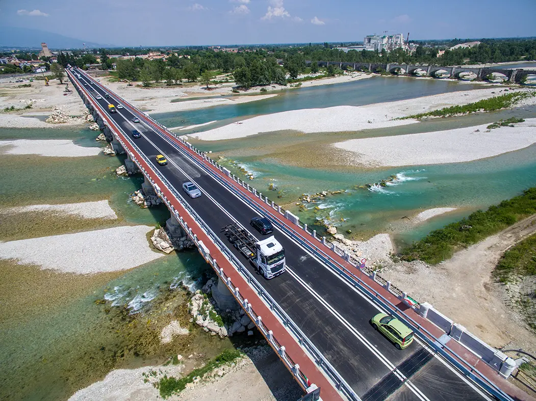 Agostini Nervesa riprese aeree dell'apertura alle auto del nuovo ponte sul fiume Piave