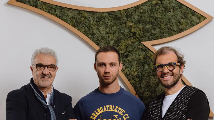 Gelindo Bordin, direttore marketing sportivo di Diadora, con il campione europeo dei 60 metri piani Samuele Ceccarelli e il presidente Diadora Enrico Moretti Polegato