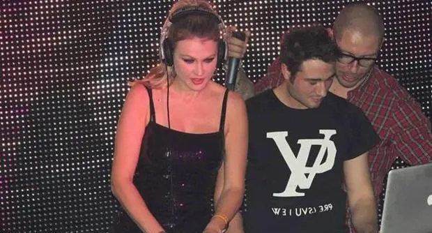 Eva Henger in veste di Dj