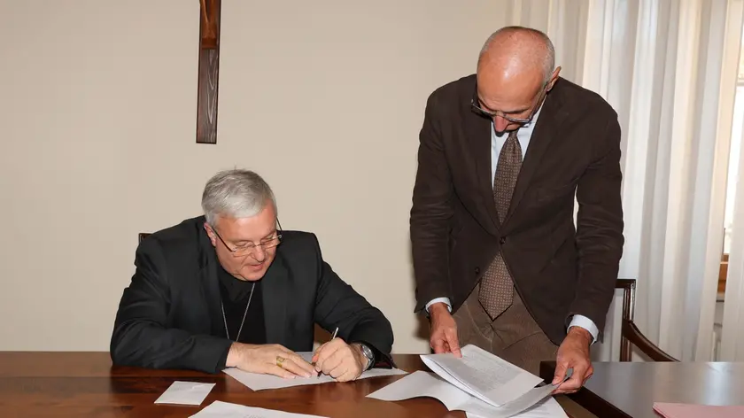 Il vescovo di Treviso firma la nascita della prima comunità energetica di Diocesi in Italia