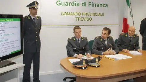 Passerini Treviso conferenza stampa guardia finanza op.Pallets