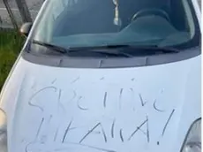 Una delle auto vandalizzate dalla pensionata invalida