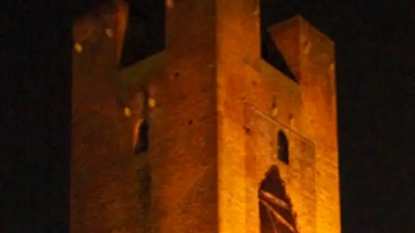 DeMarchi Castelfranco luminarie per natale lungo le mura del castello