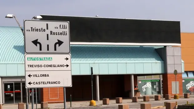 AGOSTINI AG. FOTOFILM VILLORBA DEGRADO E ABBANDONO CAPANNONI ZONA INDUSTRIALE EX. PANORAMA