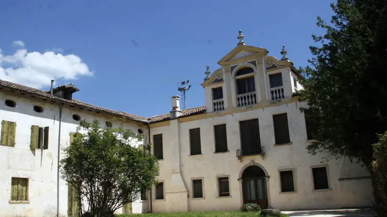 DEMARCHI MONTEBELLUNA CONTEA VILLA PULLIN montebelluna villa pullin castelfranco uncendio cassonetti