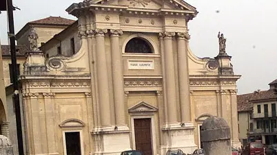 VITTORIO VENETO PIAZZA CATTEDRALE CENEDA CON ERBA