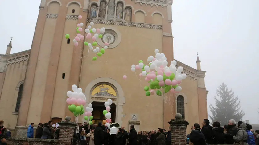 ferrazza agenzia foto film Chiarano funerale cecilia fiori