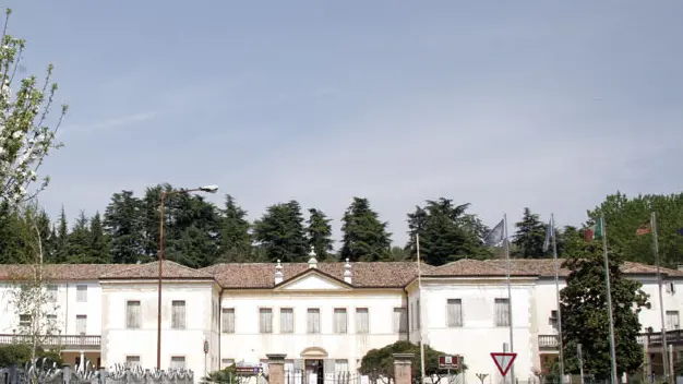 MONTEBELLUNA BIADENE..VILLA CORRER PISANI..FURTO ACCADEMIA MOZART..fotocronaca trevignano spaccata ottica..caerano incendio via s antonio