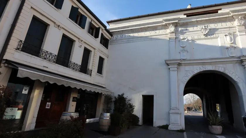 La Terrazza San Tomaso di fianco all'omonima porta