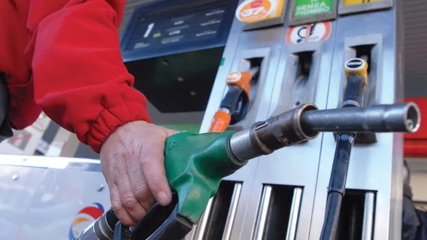 EMMEVI ARC - CARO BENZINA - (Agenzia: EMMEVI) (NomeArchivio: 22850l8j.JPG)