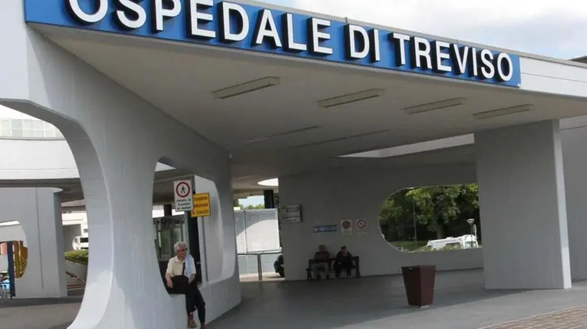 PASSERINI TREVISO OSPEDALE CA' FONCELLO E PARCHEGGI, IN FOTO INGRESSO PRINCIPALE E PRONTO SOCCORSO agenzia fotografica fotofilm