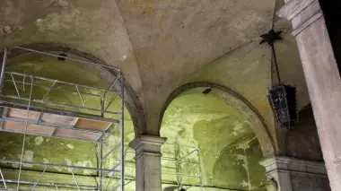 L’interno di porta San Tomaso con i primi ponteggi