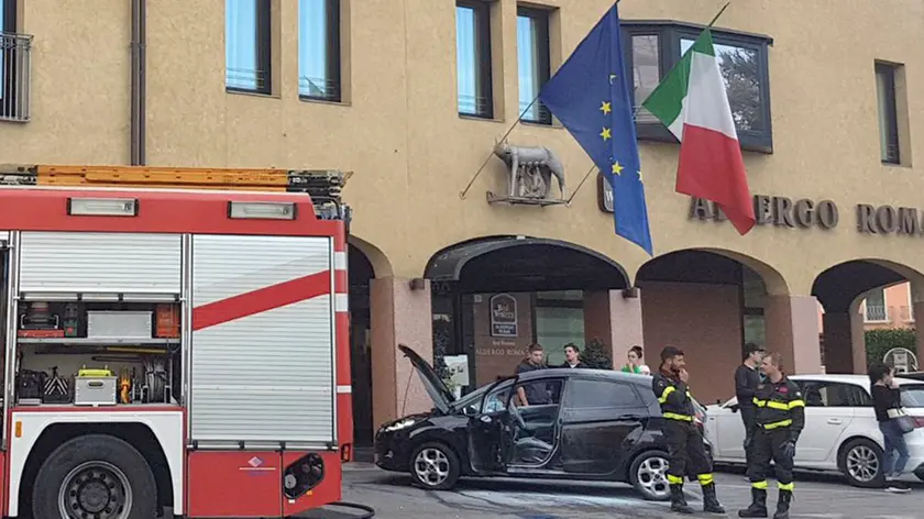 DeMarchi Castelfranco incendio automobile davanti Albergo Roma
