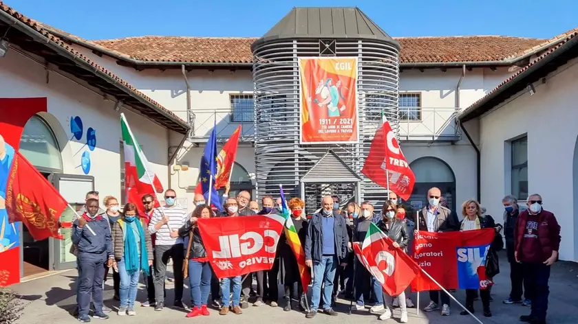 Un presidio della Cgil trevigiana nella sede di via Dandolo