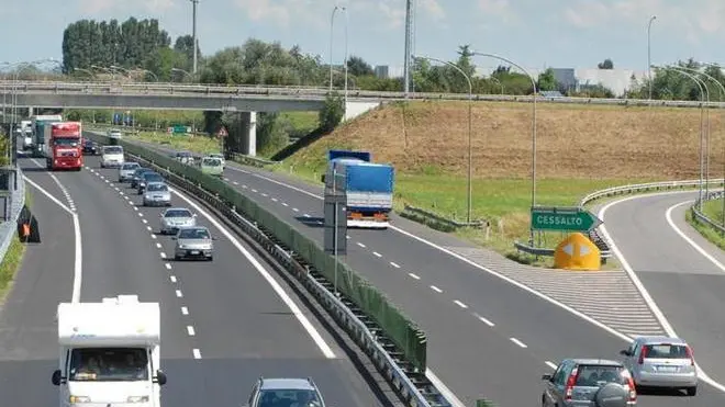 RIPARATO IL GUARDRAIL SULL'AUTOSTRADA A4 A CESSALTO DOVE C'E' STATO L'INCIDENTE DOVE SONO MORTE SETTE PERSONE, INCIDENTE CAUSATO DA UN CAMION CHE HA SBANDATO SFONDANDO IL GUARDRAIL E INVADENDO LA CORSIA OPPOSTAUn tratto dell'A4 tra Venezia e Trieste: in attesa della terza corsia