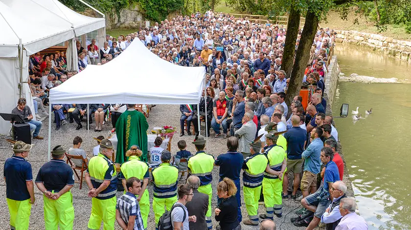 Un momento della commemorazione (foto Maccagnan)