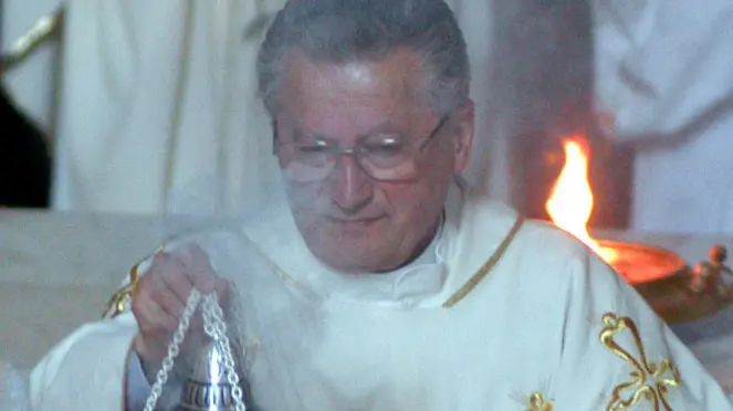 CONEGLIANO PARE' CONSACRAZIONE CHIESA E ALTARE PARROCO ORA MONSIGNORE FOTOCRONACA conegliano consacrazione chiesa parè ponte priula giorgio panto montebelluna referendum
