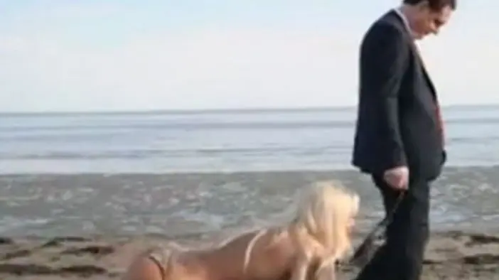 Un fotogramma dle video